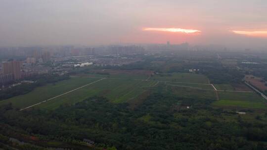 航拍西安汉长安城未央宫遗址公园夕阳全景视频素材模板下载