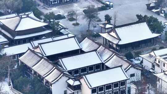 航拍瘦西湖风景区大明寺栖灵塔观音山雪景