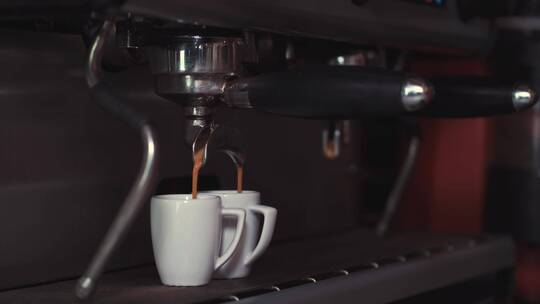 咖啡机煮咖啡的镜头