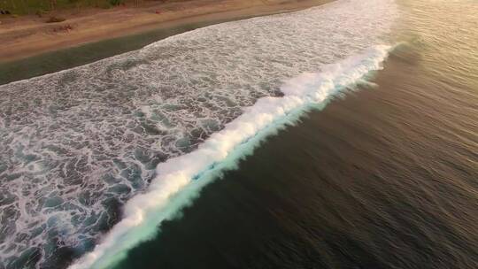 海滩沙滩海浪海边海水