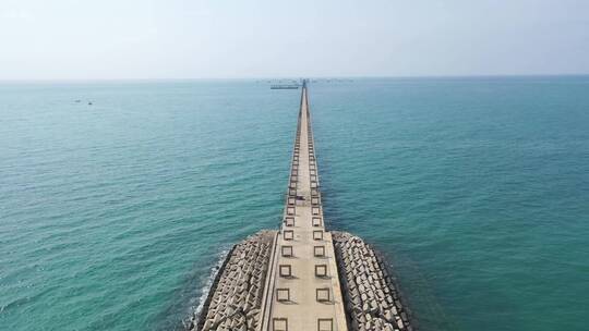 广西北海涠洲岛海滨蓝桥自然风光航拍