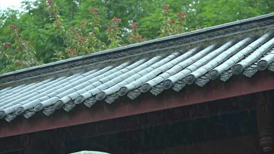 重庆雨季下雨屋檐实拍