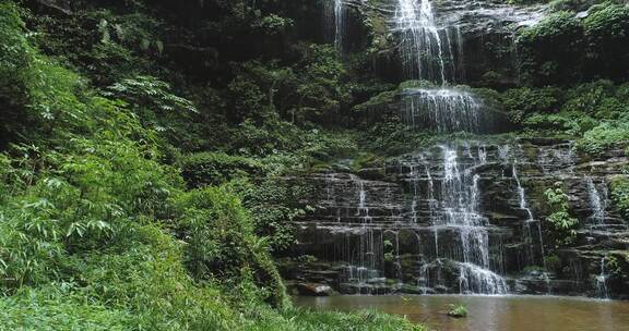 航拍山间岩石溪流瀑布清泉水