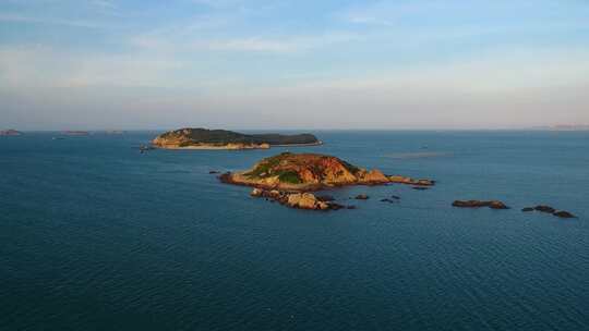 航拍平潭大嵩岛原生态海岛海浪碧海蓝天沙滩