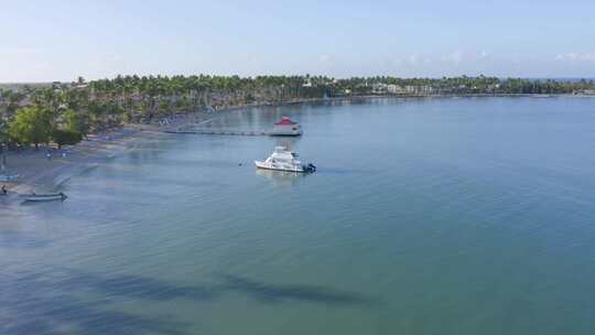 巴伊亚海岸的双体船和凉亭普林西比岛Grand La Romana酒店夏季