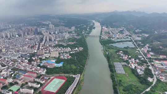 航拍福建龙岩汀江环绕的上杭县县城风光