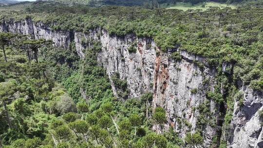 巴西南里奥格兰德州坎巴拉大峡谷。