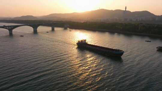 长沙湘江橘子洲大桥日落轮船画面视频素材模板下载