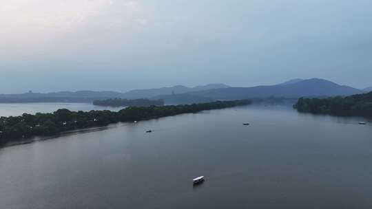 航拍杭州夏季西湖风光 苏堤