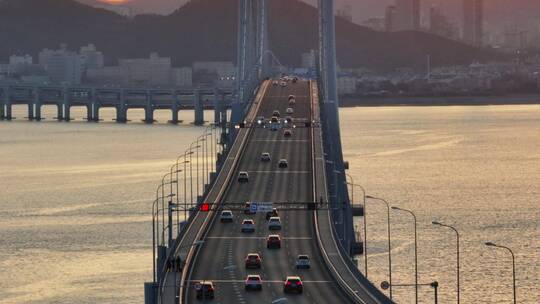 黄昏下的大连星海湾大桥