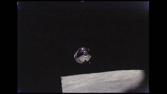 月球舱降落到月球表面