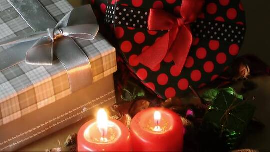 圣诞节的蜡烛和礼物视频素材模板下载