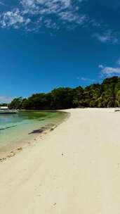 菲律宾龙布隆的科布拉多岛