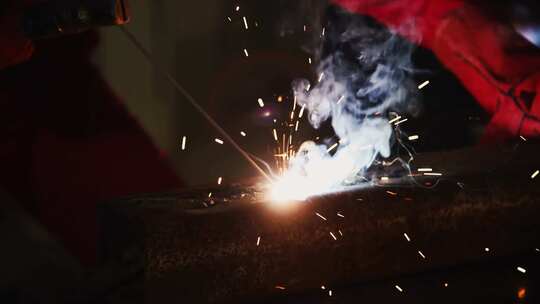 工人电焊焊接火花特写视频素材模板下载