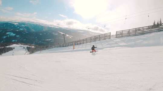 滑雪板下山