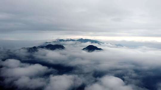 江西萍乡武功山山间草地云海景观航拍