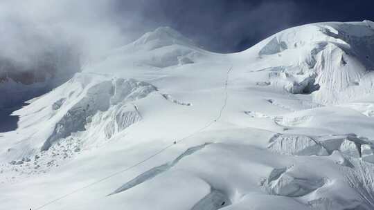 高原冰川登山的人登山队