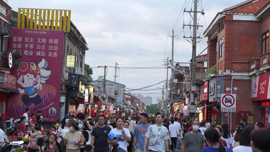 泉州西街步行街人行街道小吃街拥挤人群游客