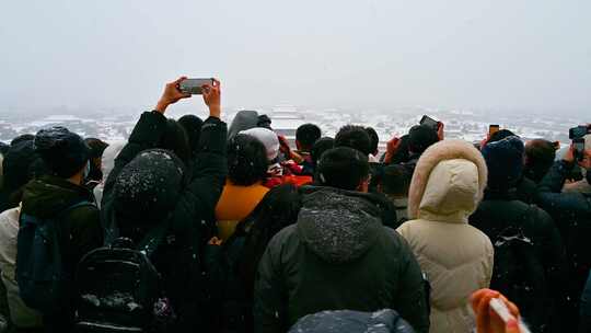 北京景山公园冬季下雪天视频素材模板下载