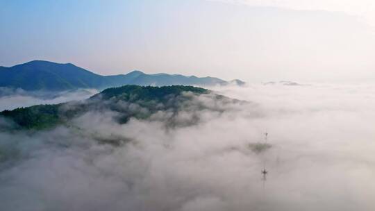 清晨大雾中的湖州安吉山区乡村航拍