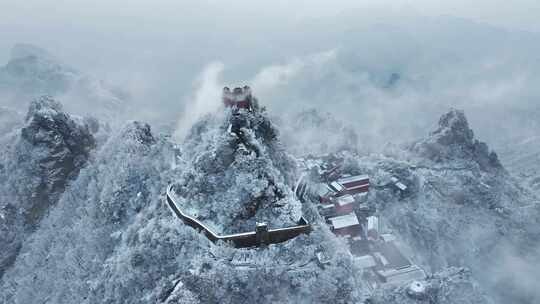 湖北武当山天柱峰金顶太和宫雪后云海航拍