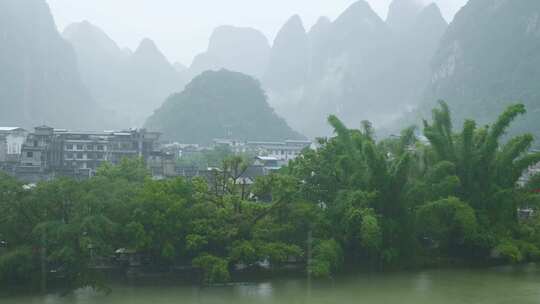 桂林山水烟雨意境阳朔兴坪喀斯特峰林