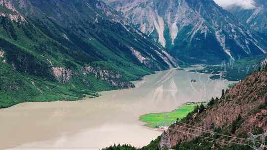 西藏昌都然乌湖和周边高压线电力系统航拍视频素材模板下载