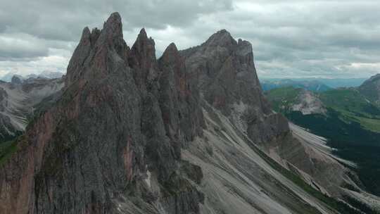 航拍高山山脉森林山顶山峰山谷蓝天白云