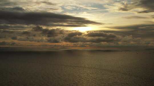 大海日落快艇海岛海滩马来西亚海上水屋