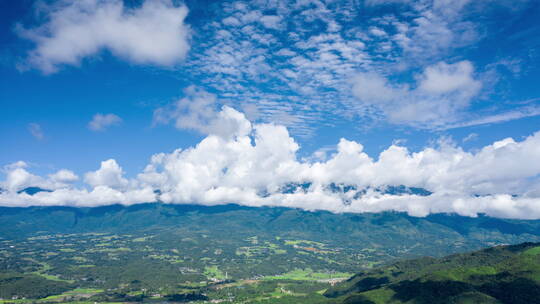 【延时】云雾缭绕的绿色山川大地