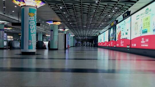 上海疫情期地铁站