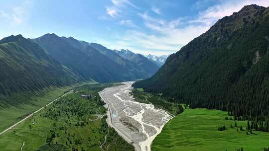 夏塔景区木札特峰昭苏伊犁雪山林场