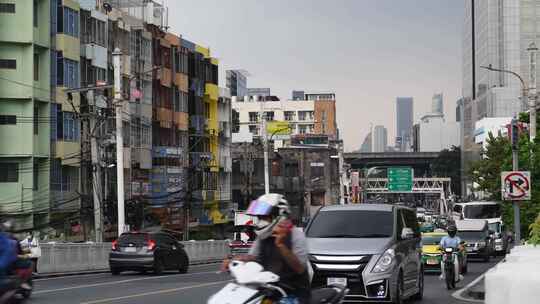 东南亚泰国曼谷市中心街道车流实拍镜头