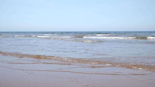 加拿大天然沙滩风景，海浪