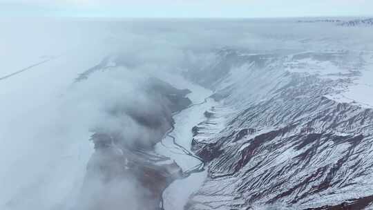 安集海大峡谷冬天穿云航拍