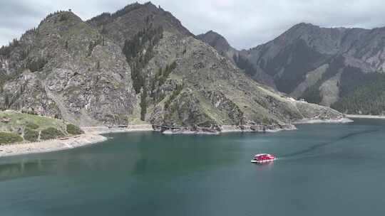 航拍新疆昌吉天山天池风景区湖光山色