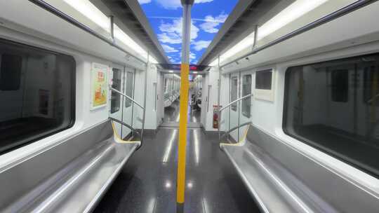 武汉地铁5号线无人驾驶地铁穿梭在隧道内部