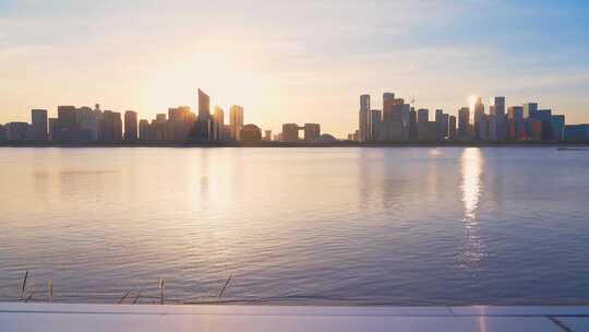 日落黄昏中的杭州钱江新城城市建筑剪影风景