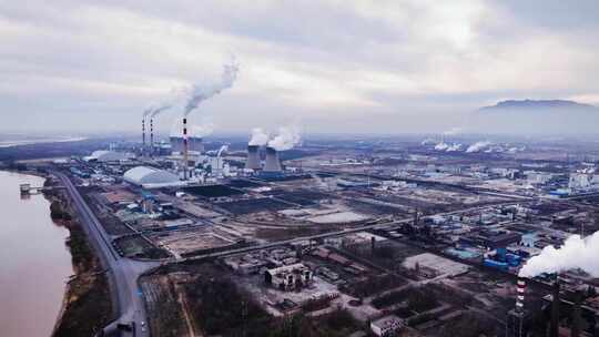 黄河旁工业区 浓烟 烟筒视频素材模板下载