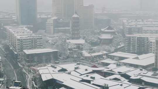 雪中绳金塔商业区2