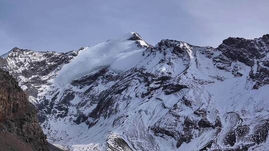 航拍四川岷山山脉主峰雪宝顶雪山风光