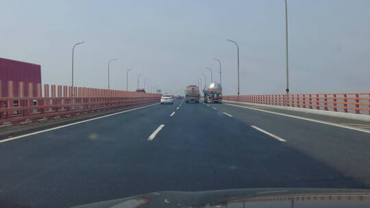 车辆行驶杭州湾大桥实拍杭州湾跨海大桥