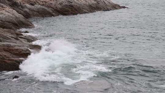 大梅沙礁石风起浪涌