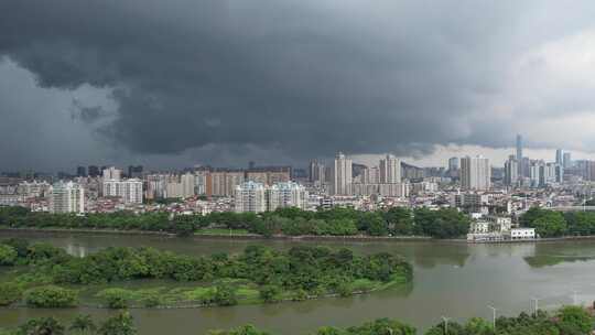 极端天气下的城市航拍