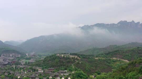 长城雨后云海翻滚震撼大气