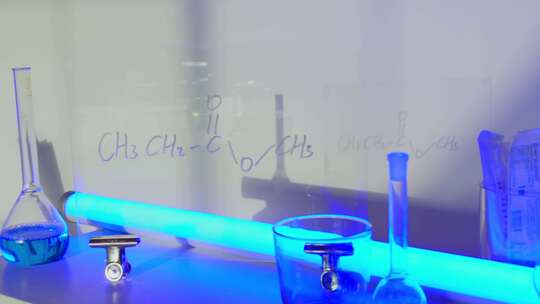 化学家 研究试验  玻璃器皿视频素材模板下载