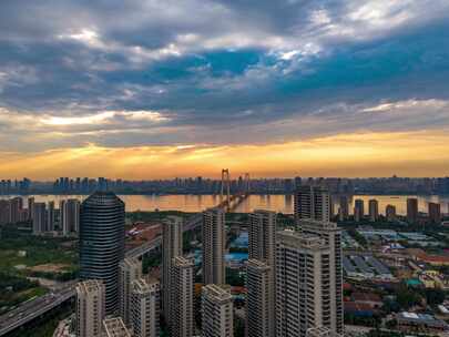 长江城市雨后日落晚霞航拍延时