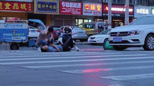 交通事故 斑马线  120救护车 车祸现场