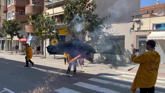 龙与烟花在节日