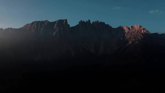 黄昏时分的山地景观视频素材模板下载